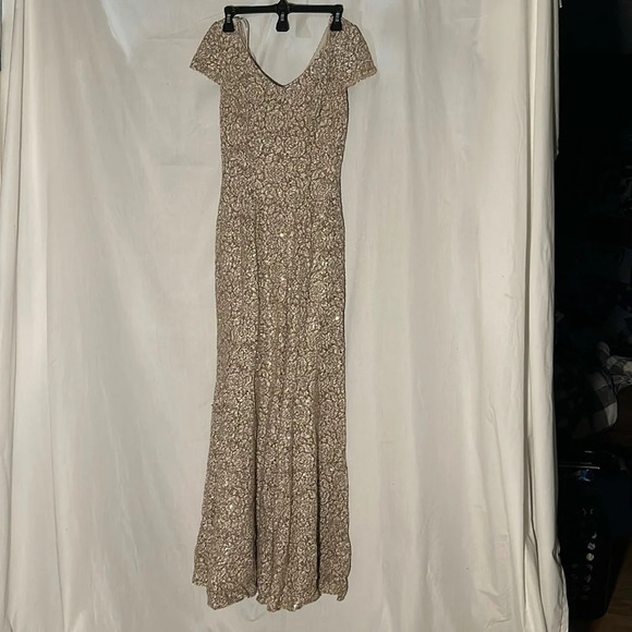 Alex Evenings Women's Long V-Neck Stretch
Sequin Corded Lace Cap Sleeve Dress - Picture 3 of 8